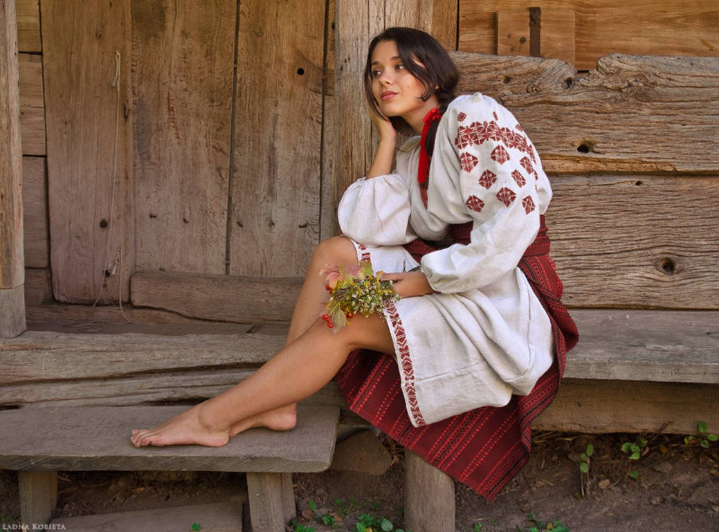 Fresh photos, fresh mood — Women in Slavic costumes online in Denver